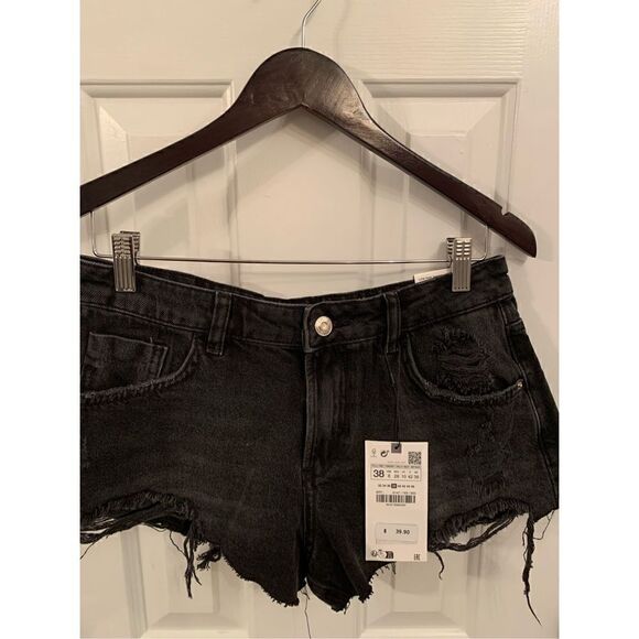 Zara Pants - Zara black shorts ripped zipper handle broken size 36/6